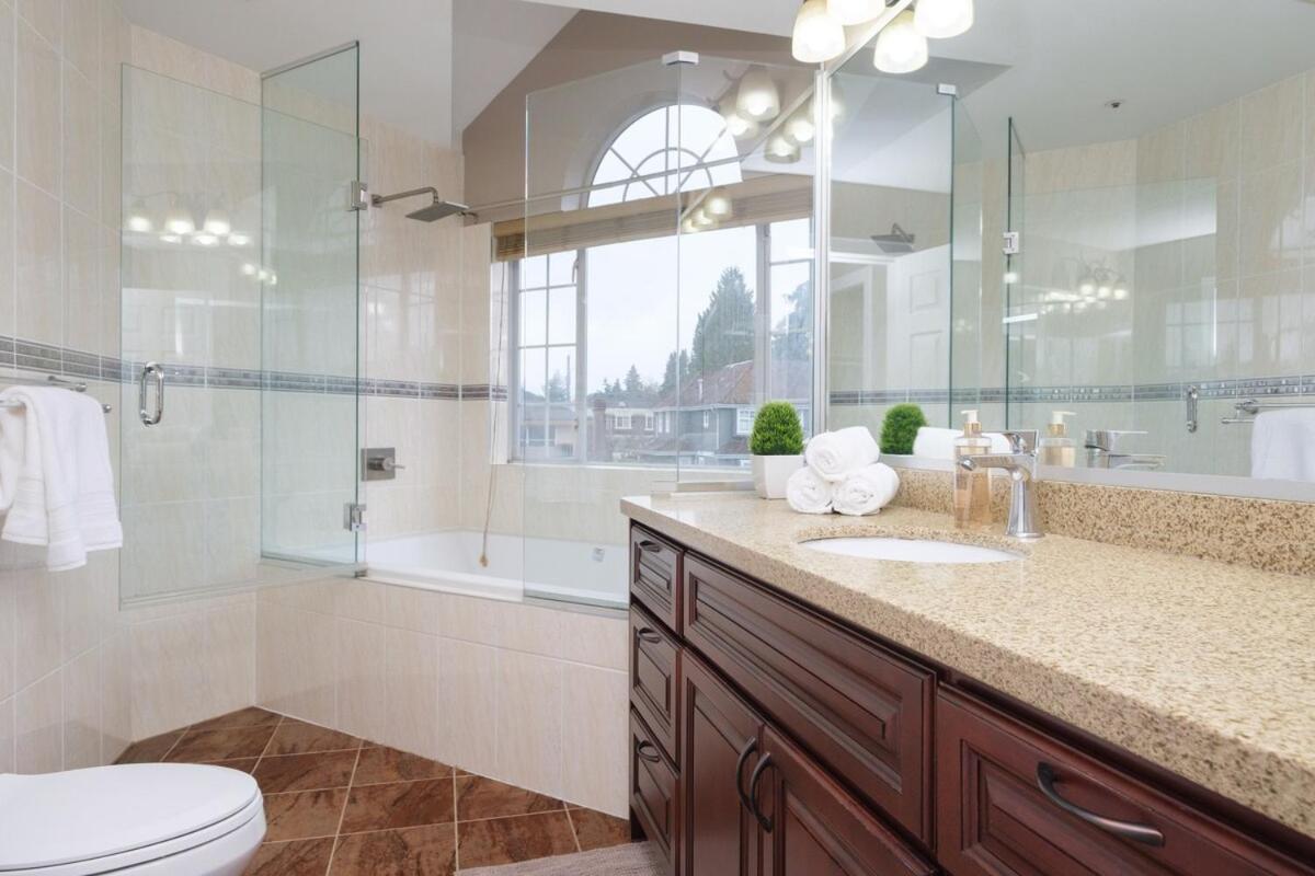 Spacious 4Br W Ensuites Mins To Downtown Yvr Ubc Ванкувер Екстер'єр фото